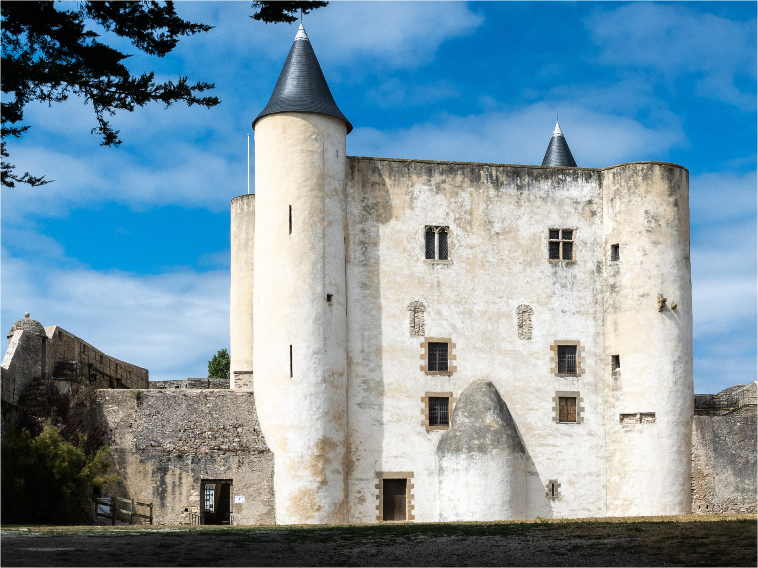 Découvrez le château de Noirmoutier à quelques pas de l'hôtel à Noirmoutier-en-l'Ile en Vendée